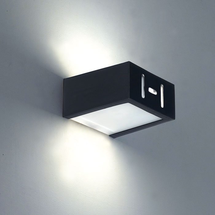 Aplique una luz E27 Led. Con ranura